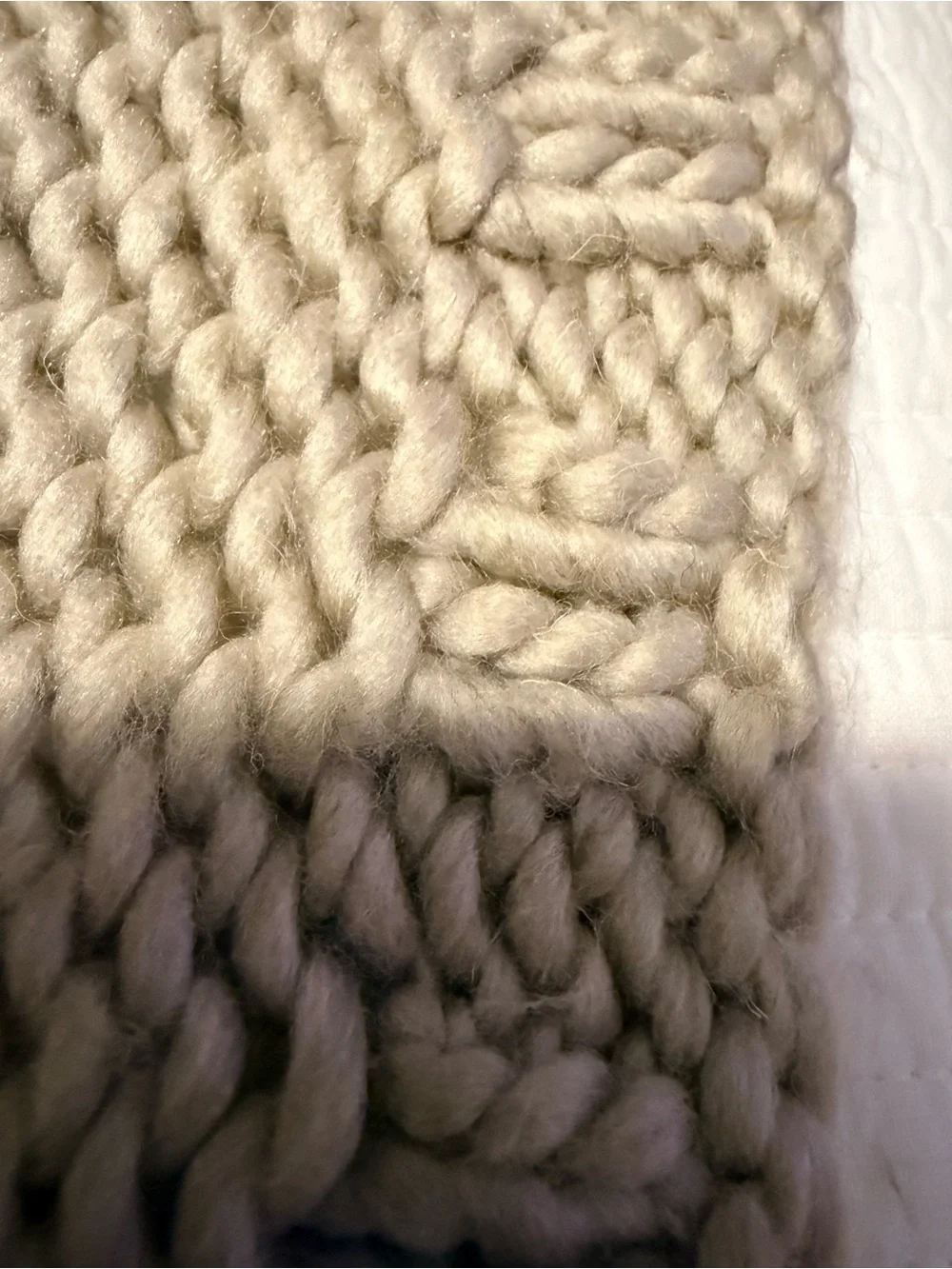 Cozy Chunky Knit Throw Blanket with Tassels - Cream Like New SMOKE FREE HOME